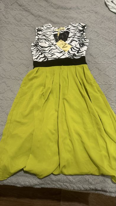 Продам пдатье новое