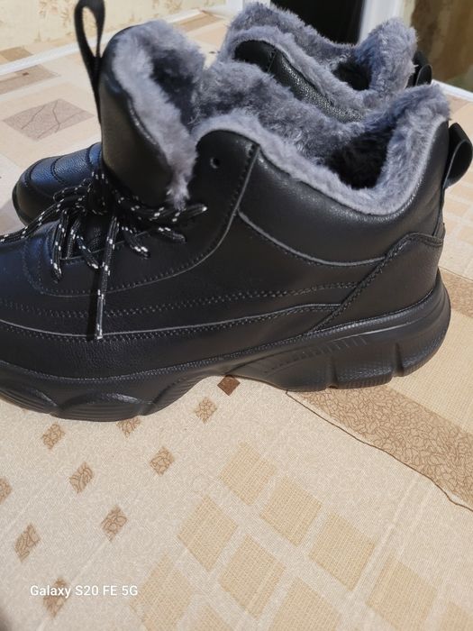 Зимни обувки нови 40номер