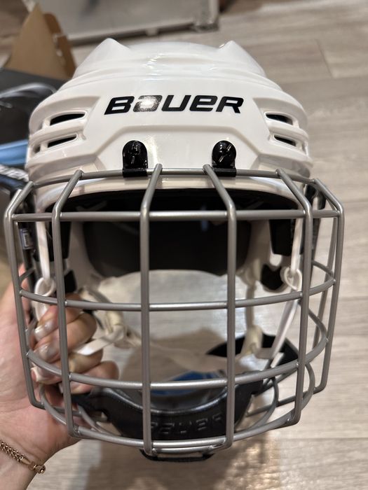 Продам фирменную детскую хоккейную форму новую