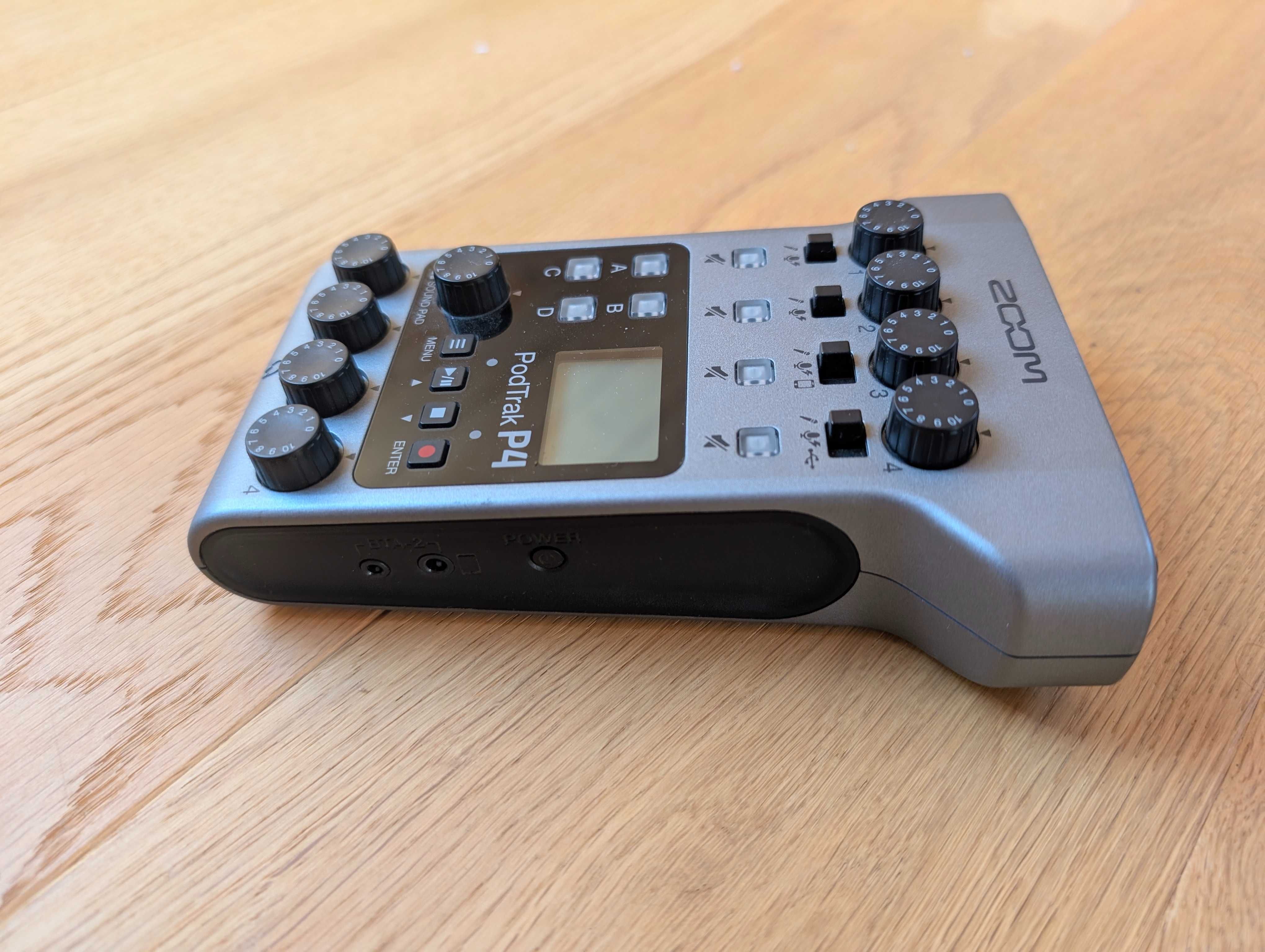 Звукозаписно студио за подкасти. Zoom PodTrak P4 + 3x Rode PodMic