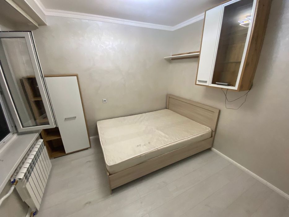 Кровать двухспальная 1,60*2  комод,шкафы