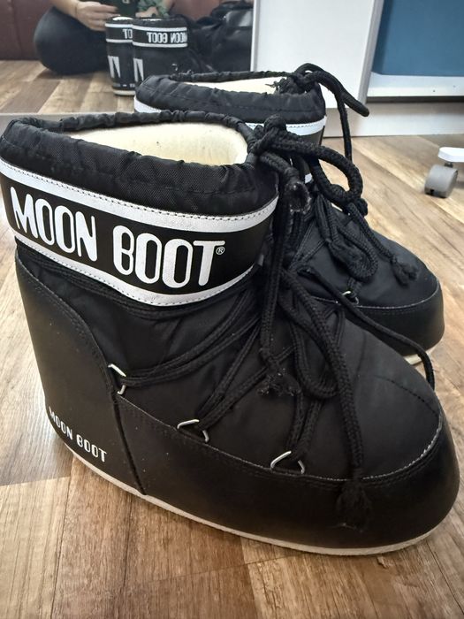 Moon Boot запазени