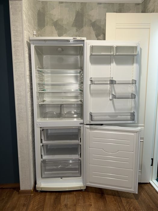 Продается холодильник ATLANT, двухкамерный, б/у, отличное состояние