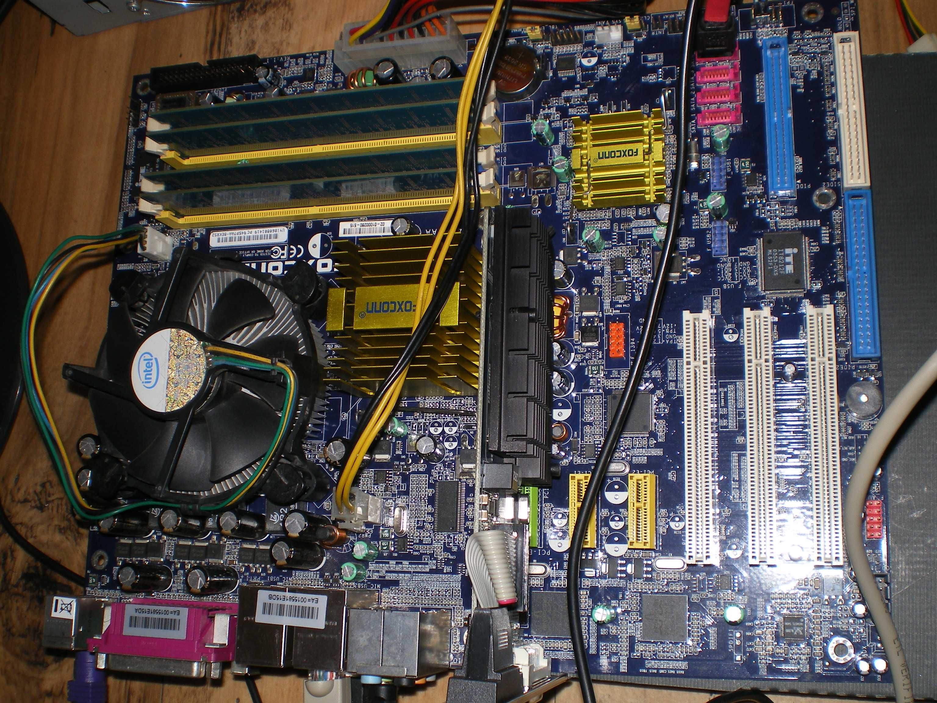Комплект Foxconn 945P7AA-8EKRS2