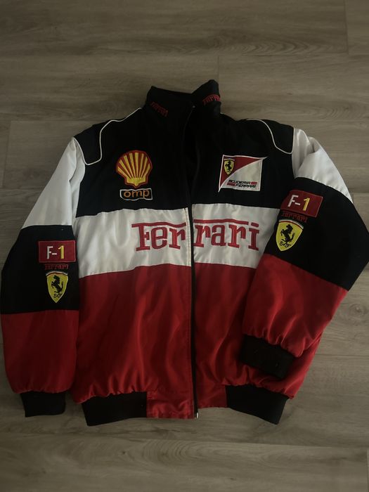 Geaca Ferrari în stare pertectā