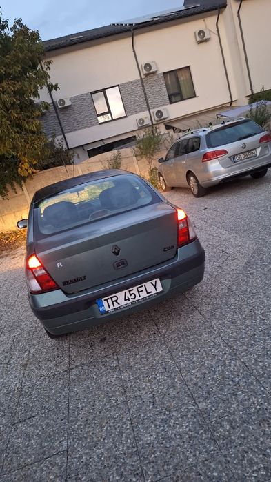 Vând renault clio 1.5 dci !