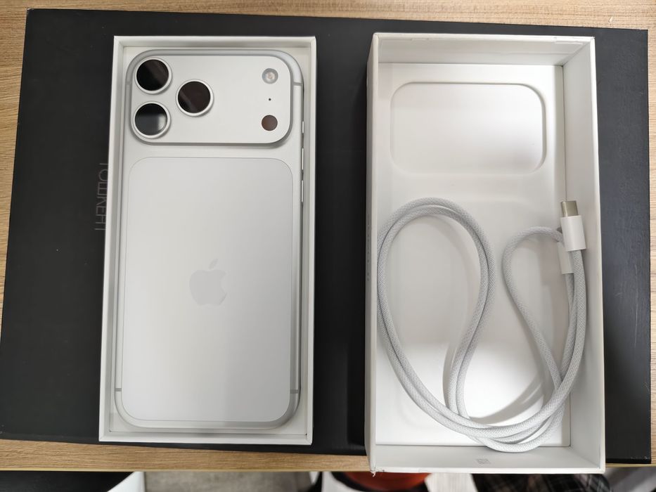 iPhone 17 Pro Max Silver 256gb esim