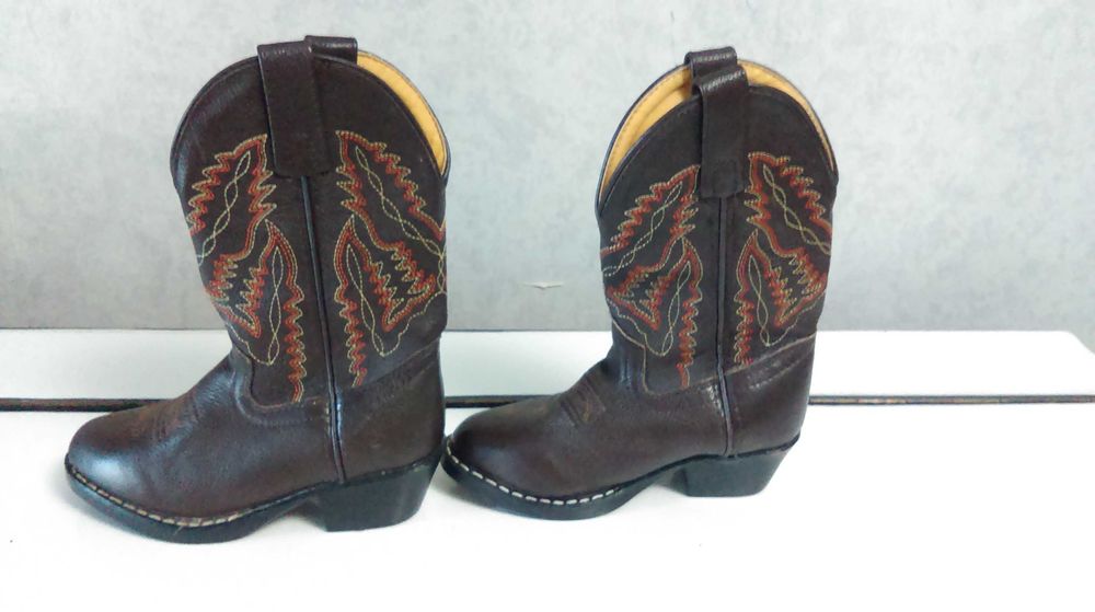 Дядо Коледа в златни одежди, касичка от кокосов орех