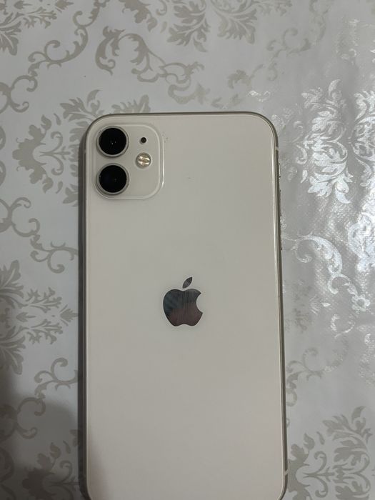 Айфон 11 идеал с коробкой все работает