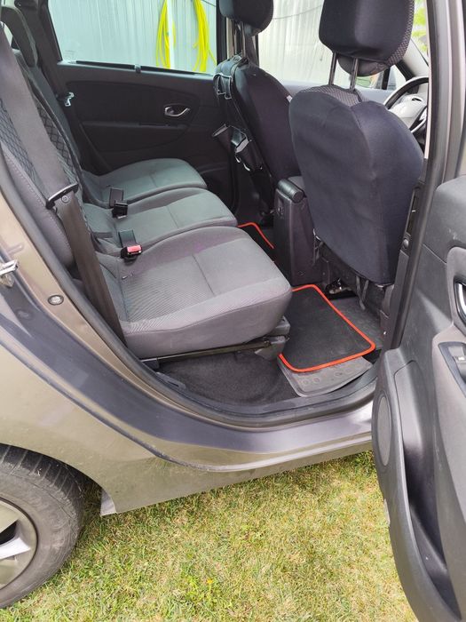 Vând Renault grand scenic