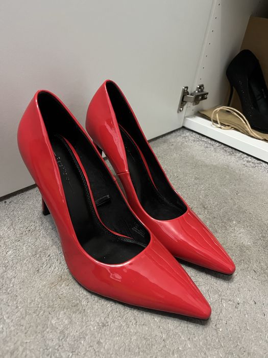 Обувки с висок ток