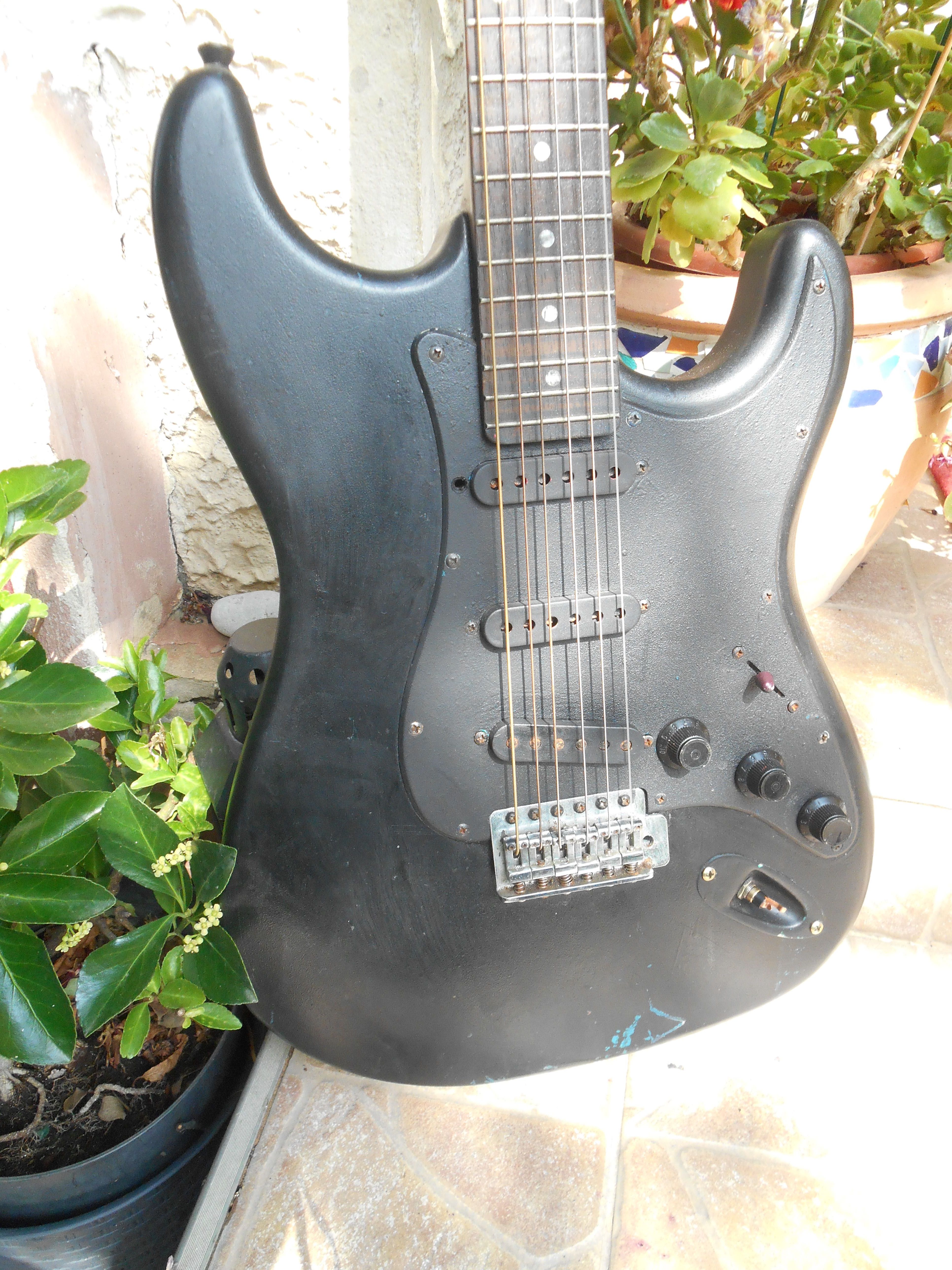 Chitara electrica model Fender Stratocaster, trei doze,  i
