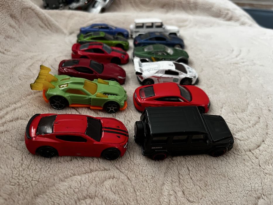 Masini Hot Wheels 1/64