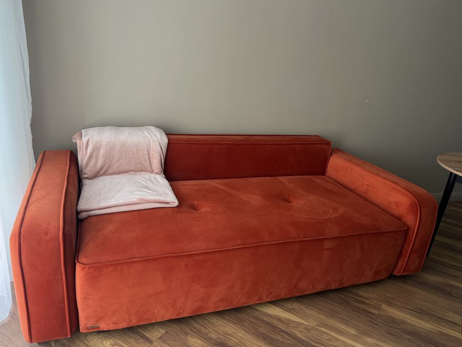 Продается диван терракотовый