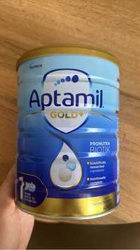 Продам смесь Aptamil на коровьем молоке