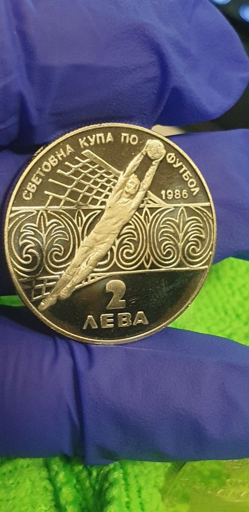 Продавам  български юбилейни  монети  в UNC състояние