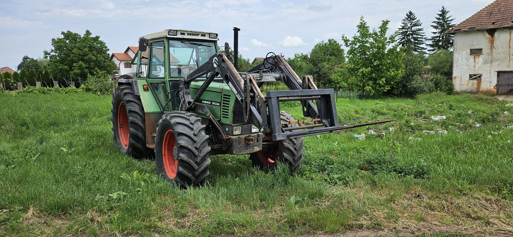 Tractor cu încărcător Fendt 311 LSA 115 CAI