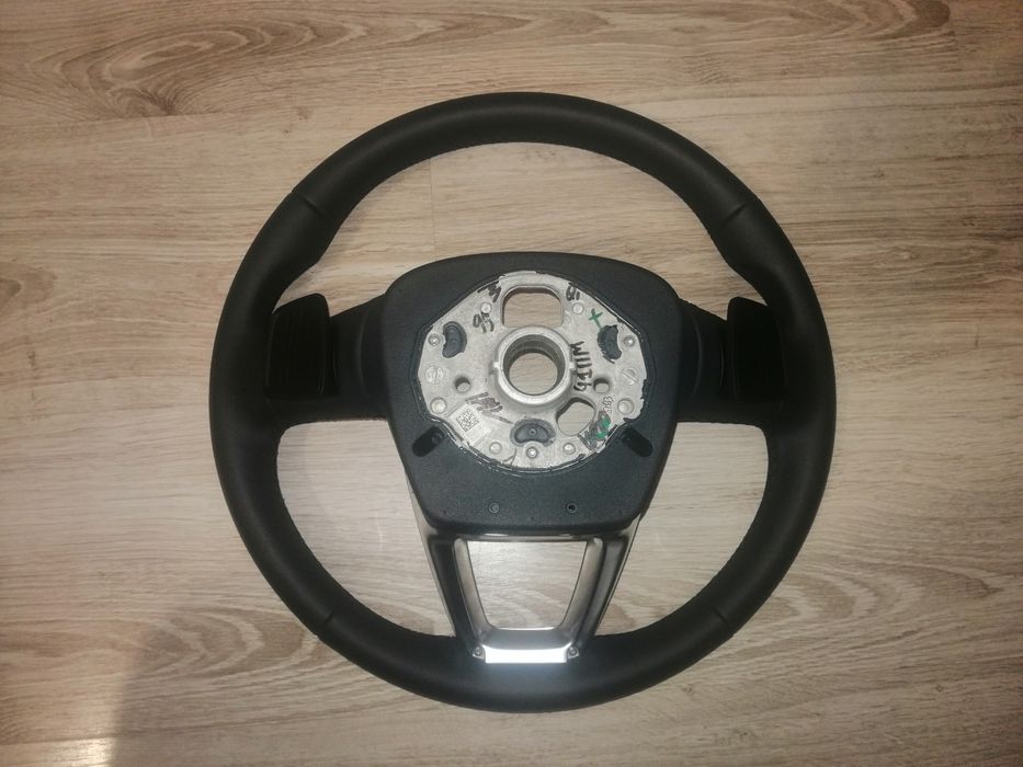 Продавам волан Audi нов