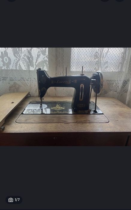Стара крачна шевна машина