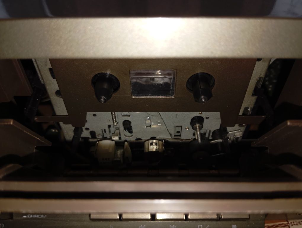 Урдба с грамофон Universum VTCF 2344 с колонки Aiwa