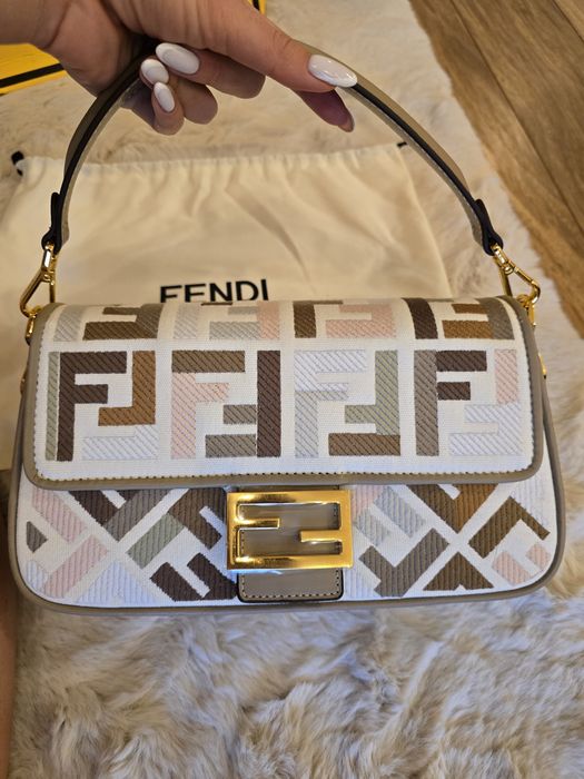Налична чанта Fendi Baguette
