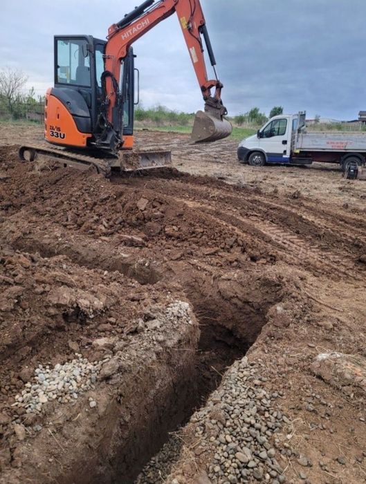 Închiriez miniexcavator