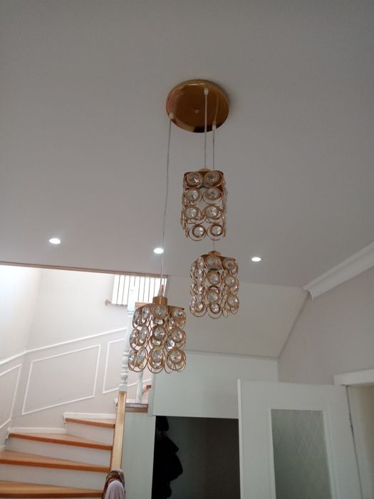 Люстры золотого цвета 3 штуки