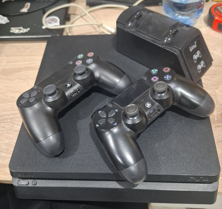Продам PS4 slim 500 gb