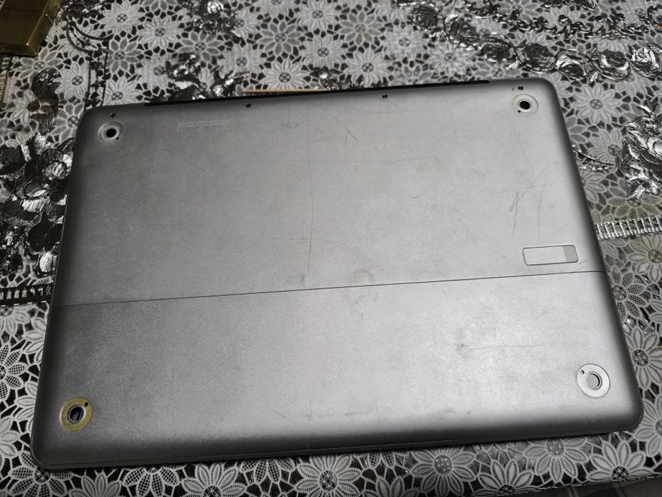 Macbook an de fabricație 2011