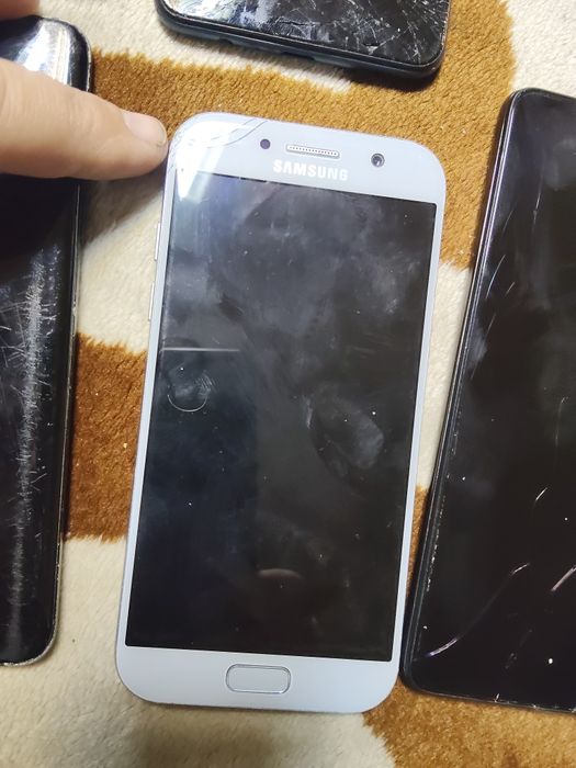 Lot telefoane defecte pentru piese