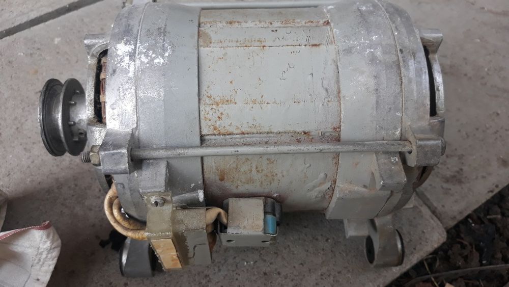 Монофазен електромотор работещ