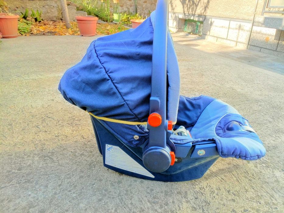 Бебешка кошница chicco за кола