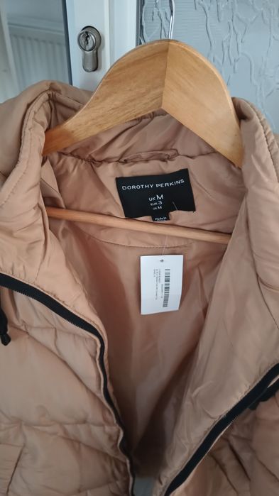 Vând geaca de iarna noua cu eticheta brand Dorothy Perkins