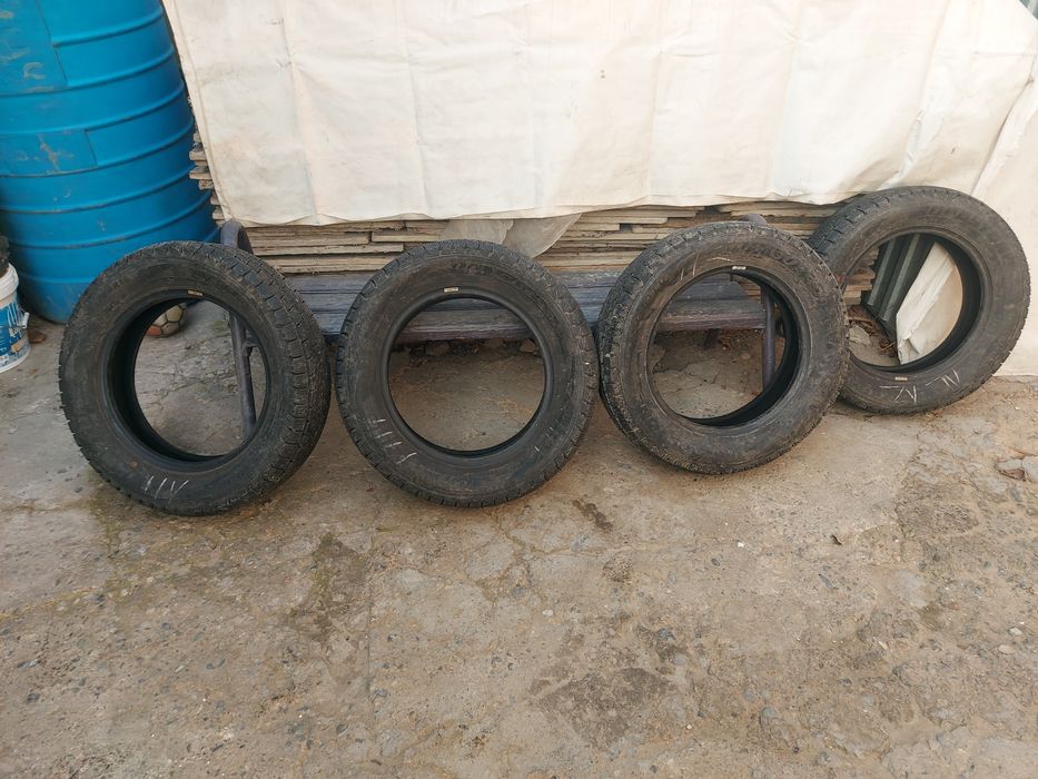 Зимние шины,почти новые