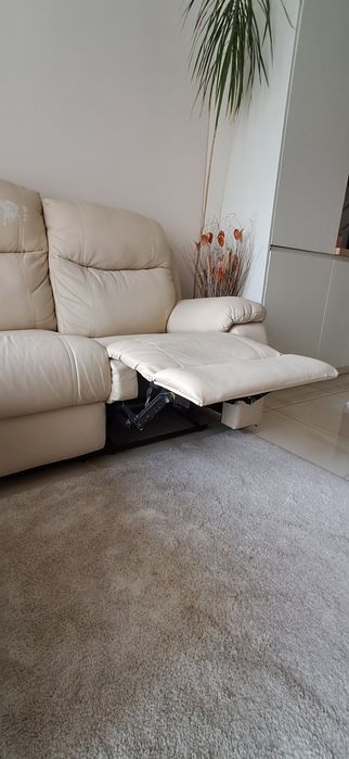 Бежов ъглов диван с реклайнер