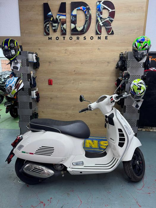 Vespa GTS 300 2022 -GARANTIE-
