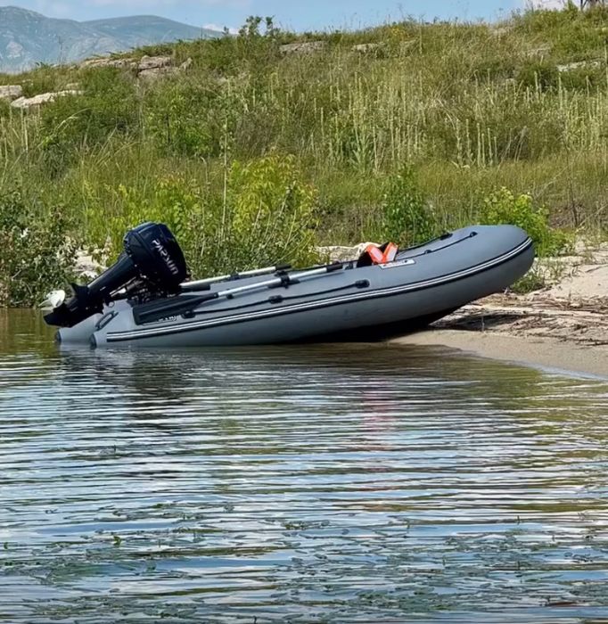 Продам моторную лодку Pelican 3,2