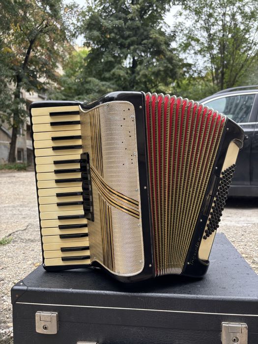 Acordeon Hohner/Melojdia concerto 3 cu 72 de basi