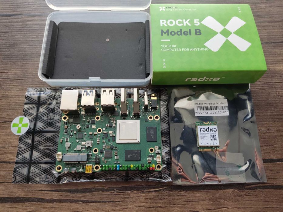 Placă dezvoltare Radxa Rock 5B 8GB cu Modul wireless Radxa A8