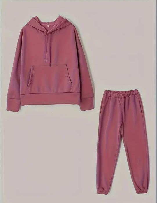 Продам 50 р. новый спортивный  женский  костюм  на флисе