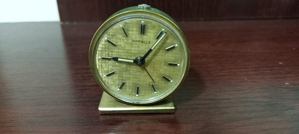 Часы будильник механические