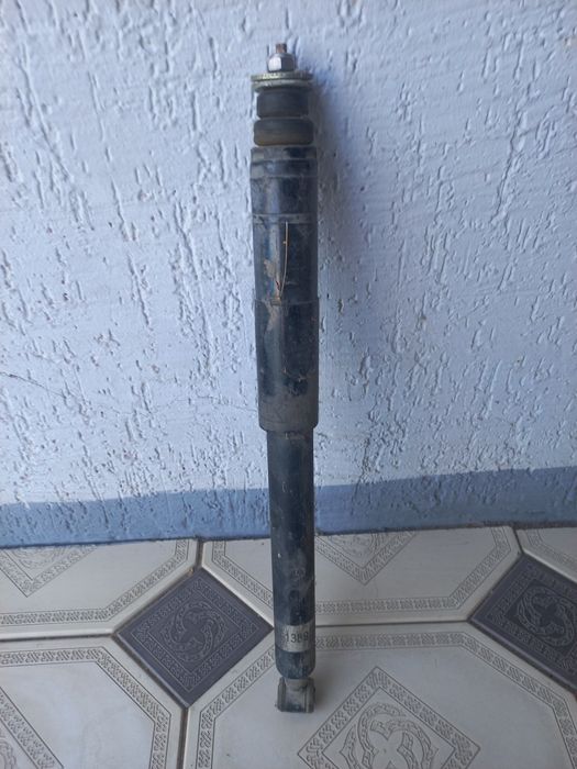 Амортизатор 1 шт на мерседес 124