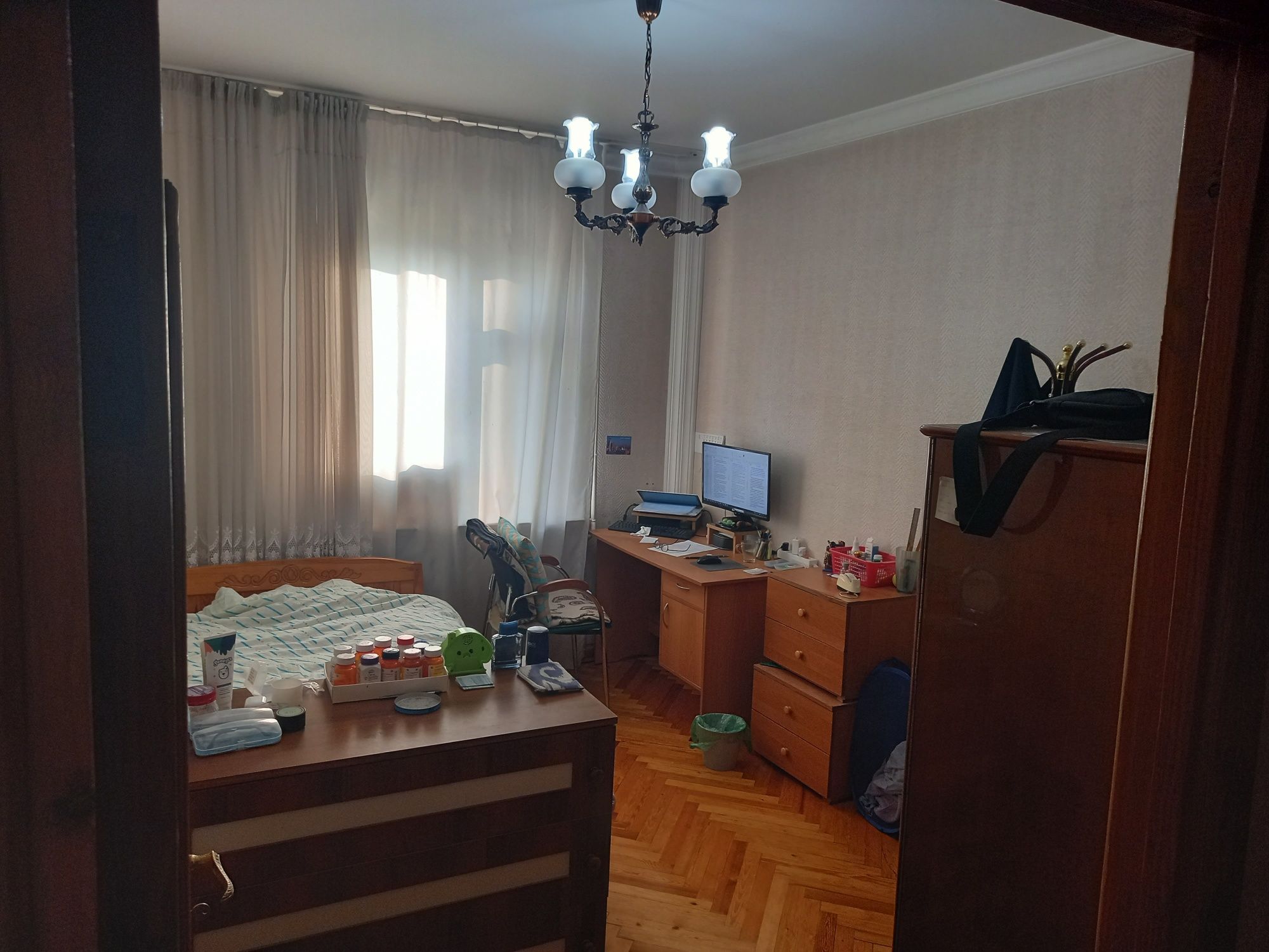 Продаётся 5ком.квартира Самом центре города