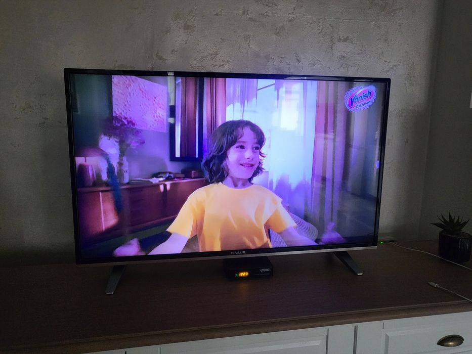 Vand televizor Finlux  108 cm