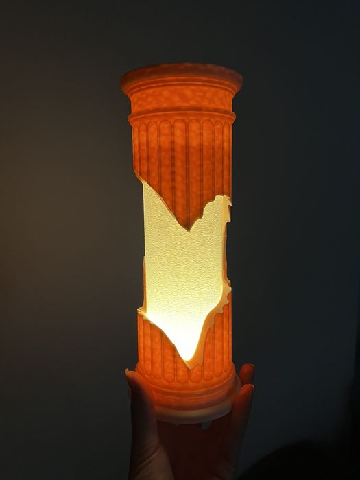 Лампа "Колоната на Олимп" - светлина с митологичен характер