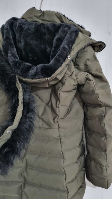 Geaca de dama Zara cu pene si puf, masura S, Kaki, blanita la interior