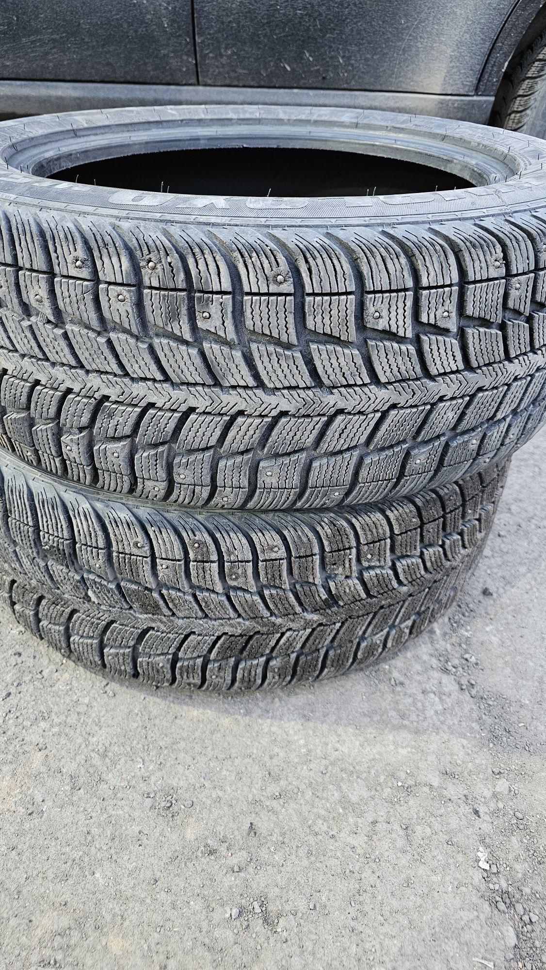 Продам зимние шины с шипами Federal Himalaya 215/55 R17