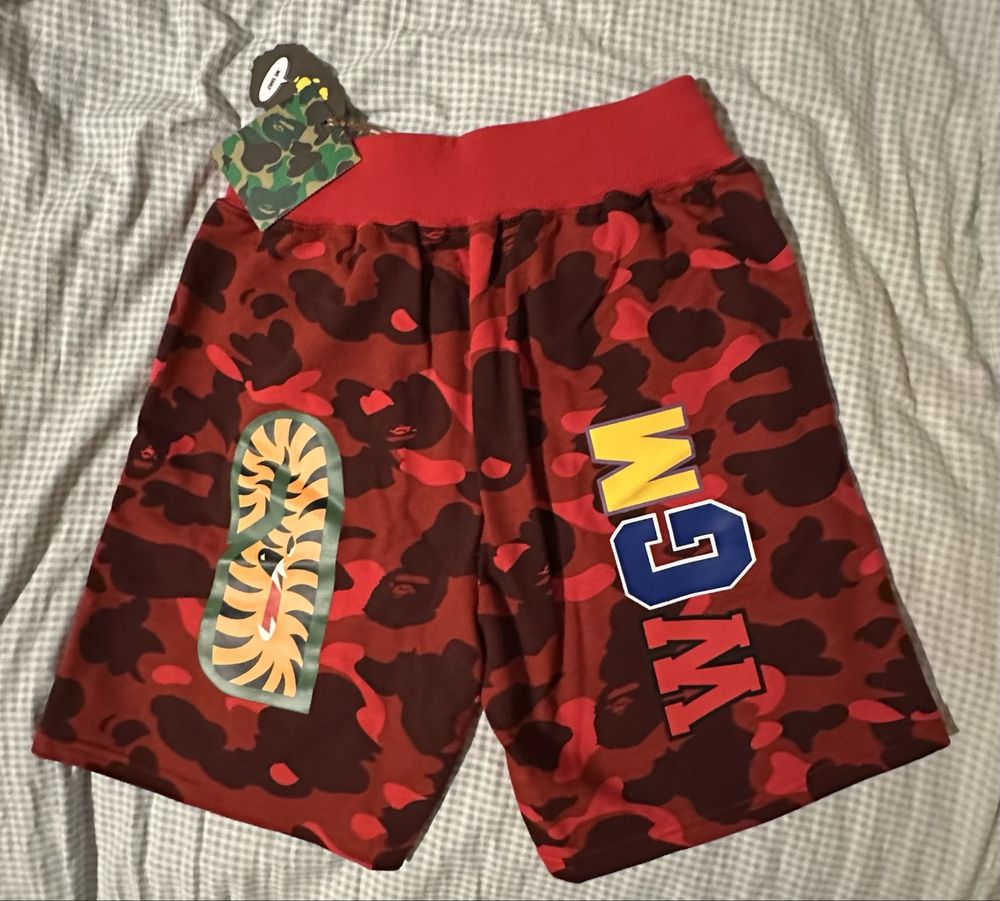 Bape red shorts (къси гащи, шорти )