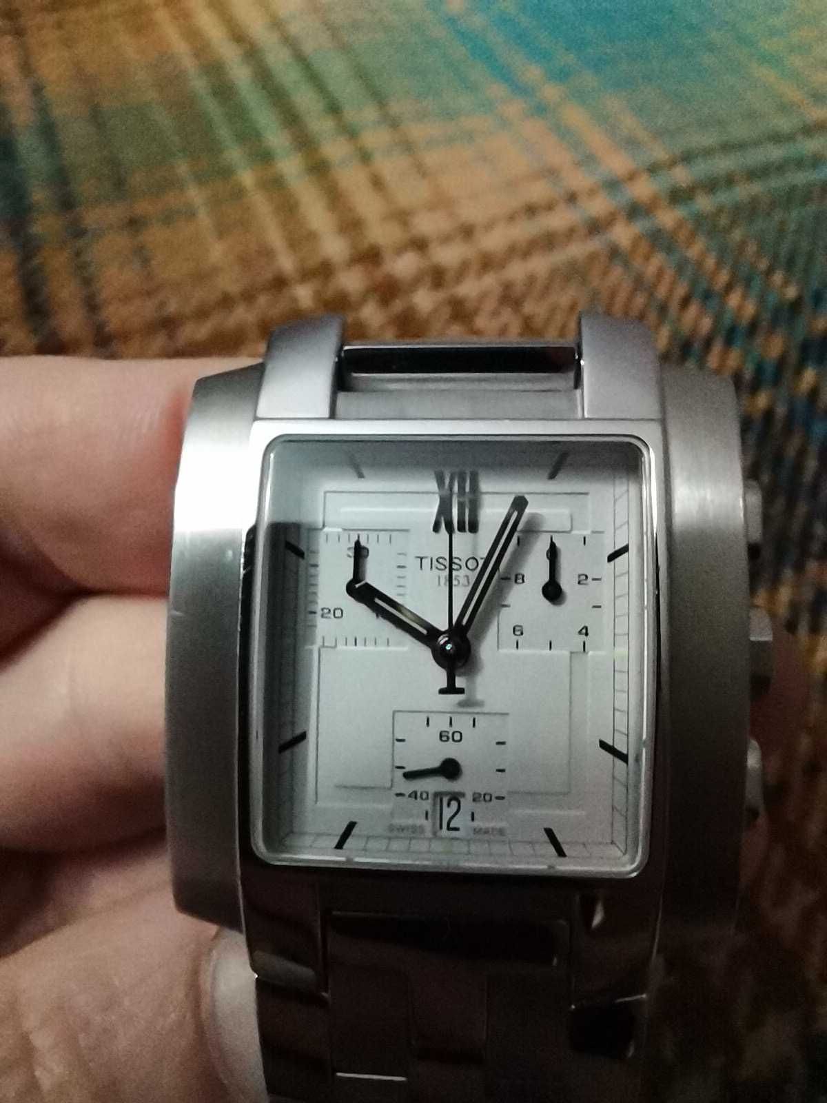 Tissot L875/975K quartz, chronograph.