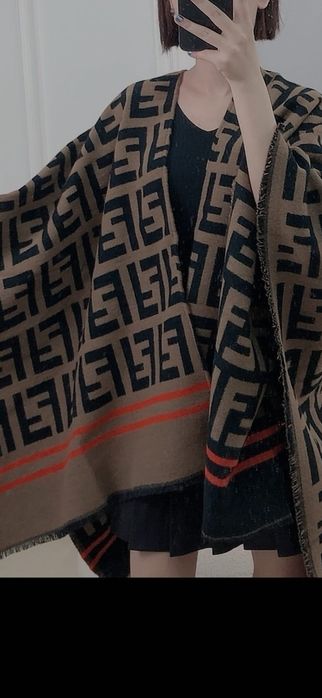 Poncho Fendi,  model 2026